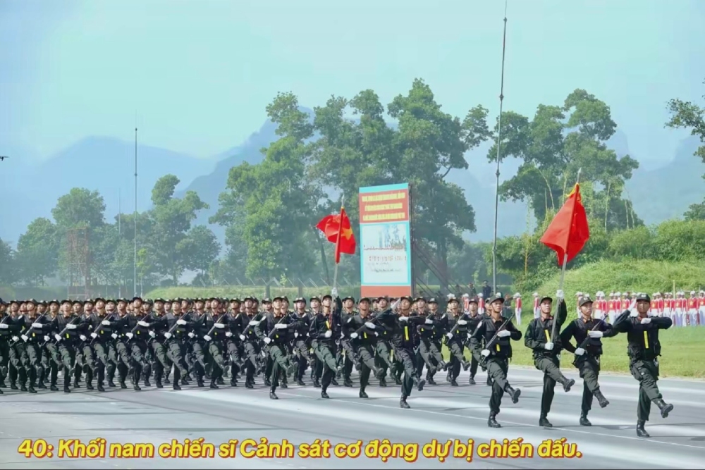 Khối nam chiến sĩ Cảnh sát cơ động dự bị chiến đấu